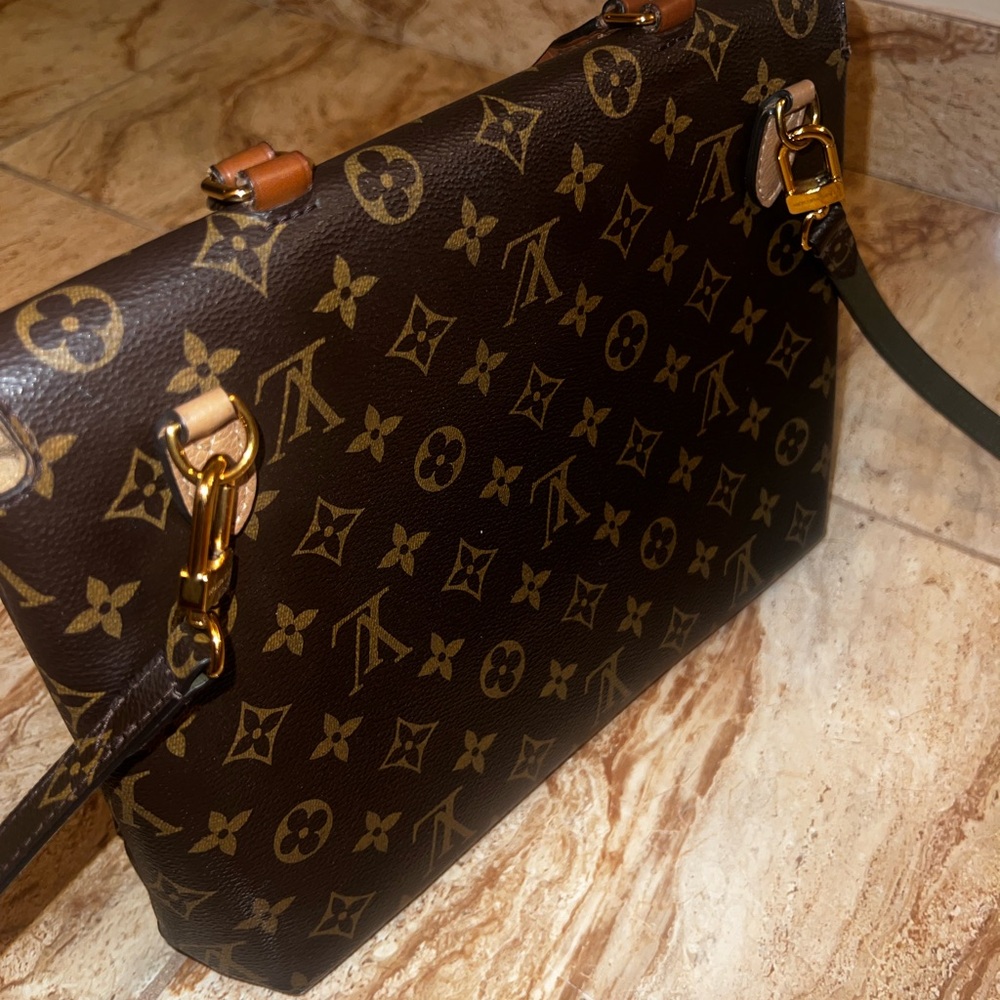 LOUIS VUITTON Crossbody/Handbag *GOOD CONDITION* - Picture 5 of 7